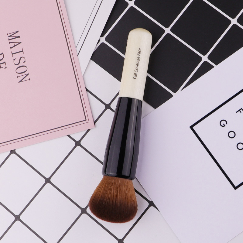 Concealer Full Coverage - Kuas Rias Bedak Gagang Kayu Bulu